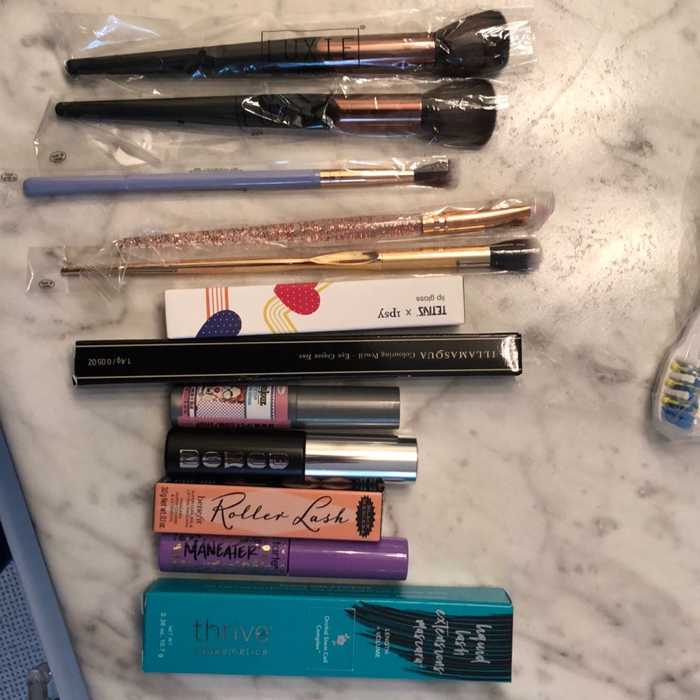 Various types of brand new brushes, mascaras, etc